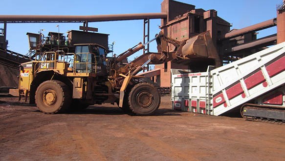 Truck unloader being fed by Cat 988H
